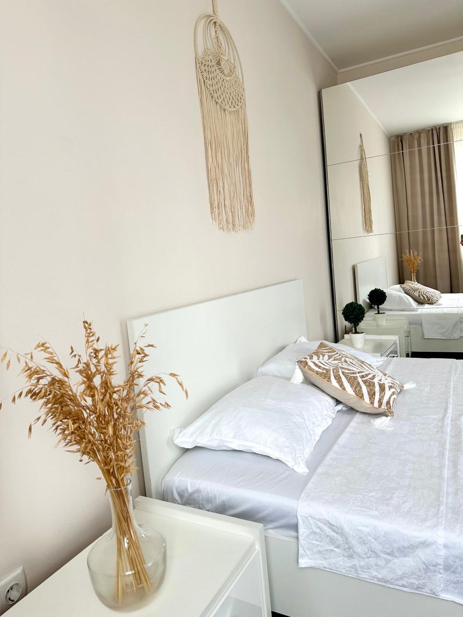Moonlight Charming Shelter - 3Br 180º Balcony View Oradea Exterior foto